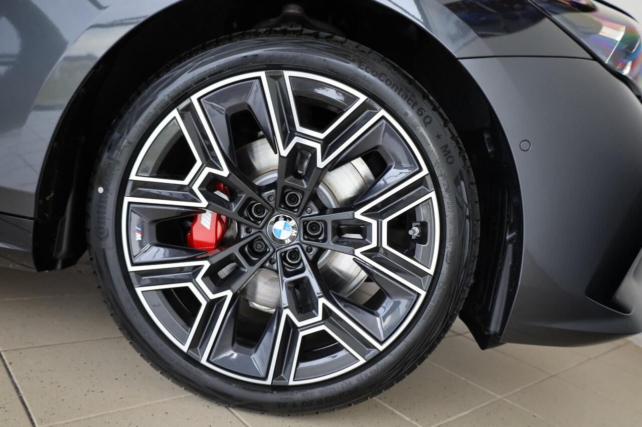 BMW 5-SERIE Touring 520i M Sportpakket Pro | Comfort Pack | Travel Pack | Innovation Pack | Trekhaak | Bowers & Wilkins | Panoramadak | Showroom Selection