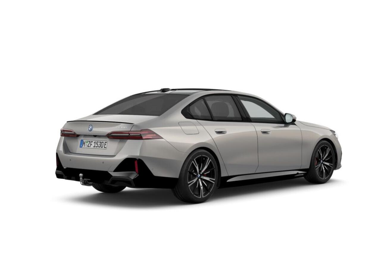 BMW 5-SERIE Sedan 530e M Sport Edition | M Sportpakket Pro | Innovation Pack | Travel Pack | Comfort Pack | Trekhaak