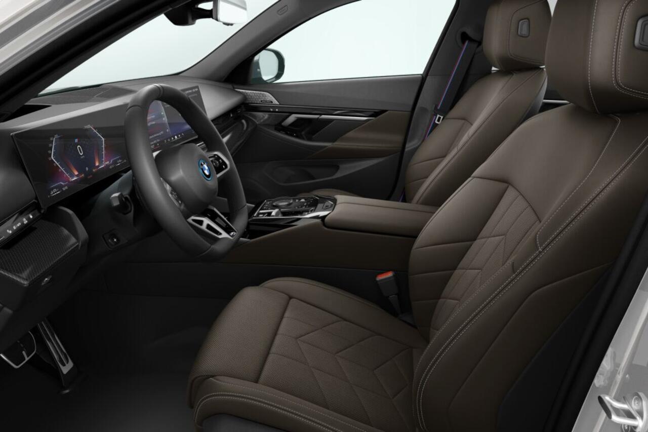 BMW 5-SERIE Sedan 530e M Sport Edition | M Sportpakket Pro | Innovation Pack | Travel Pack | Comfort Pack | Trekhaak