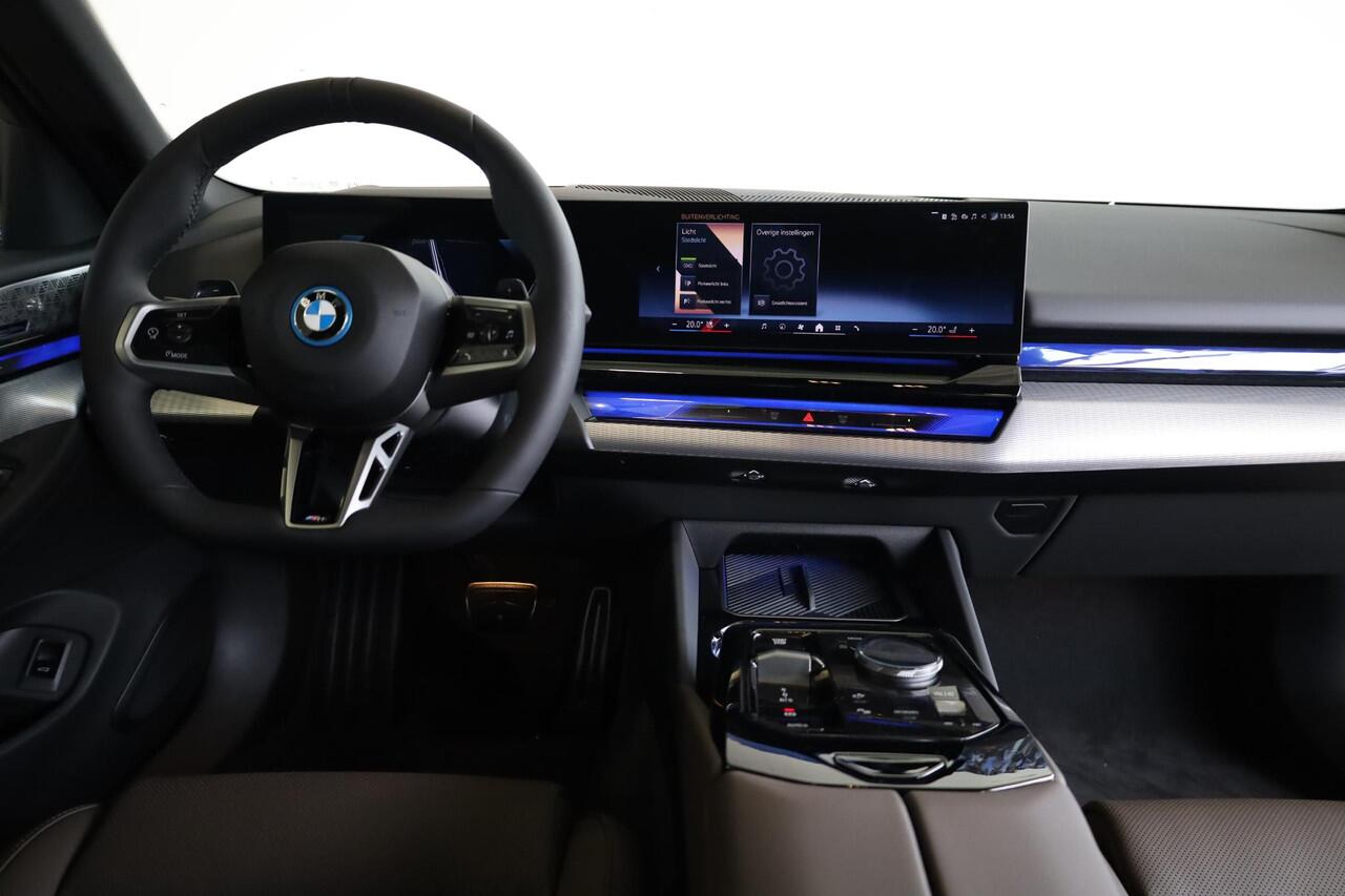 BMW 5-SERIE Sedan 530e M Sport Pro | Bowers & Wilkins | Panoramadak | Comfortstoelen | Ekris Selection