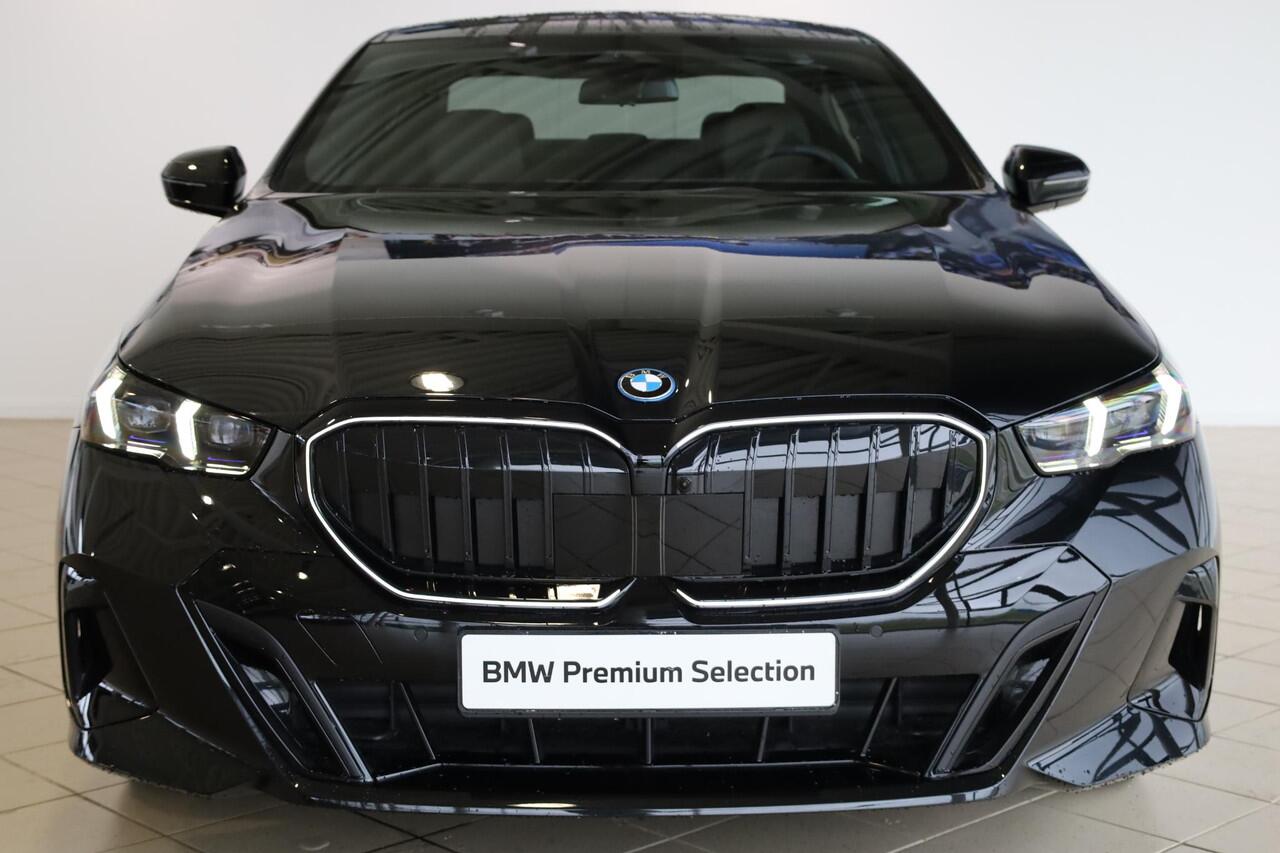 BMW 5-SERIE Sedan 530e M Sport Pro | Bowers & Wilkins | Panoramadak | Comfortstoelen | Ekris Selection
