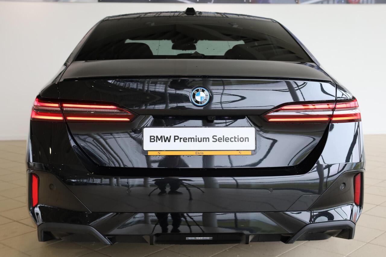 BMW 5-SERIE Sedan 530e M Sport Pro | Bowers & Wilkins | Panoramadak | Comfortstoelen | Ekris Selection