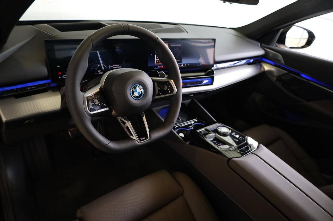 BMW 5-SERIE Sedan 530e M Sport Pro | Bowers & Wilkins | Panoramadak | Comfortstoelen | Ekris Selection