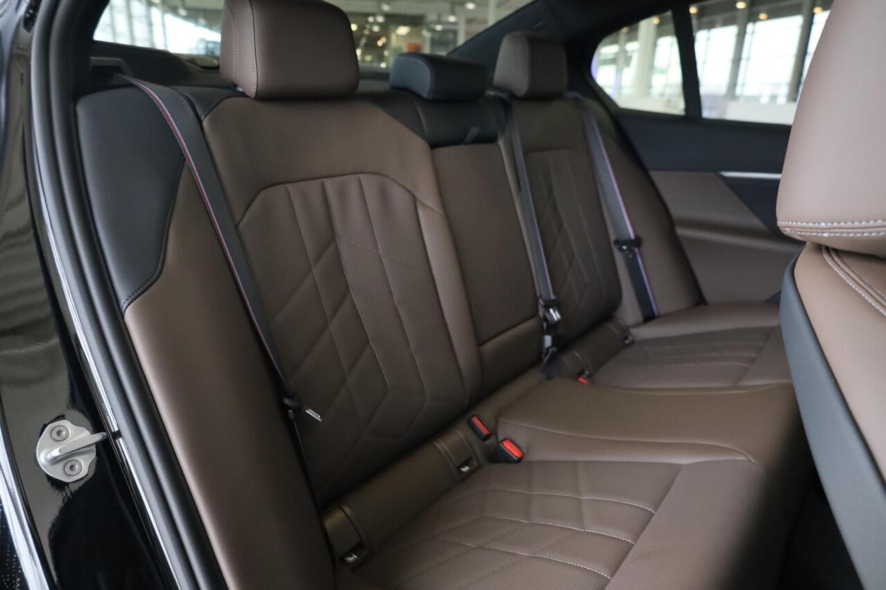 BMW 5-SERIE Sedan 530e M Sport Pro | Bowers & Wilkins | Panoramadak | Comfortstoelen | Ekris Selection