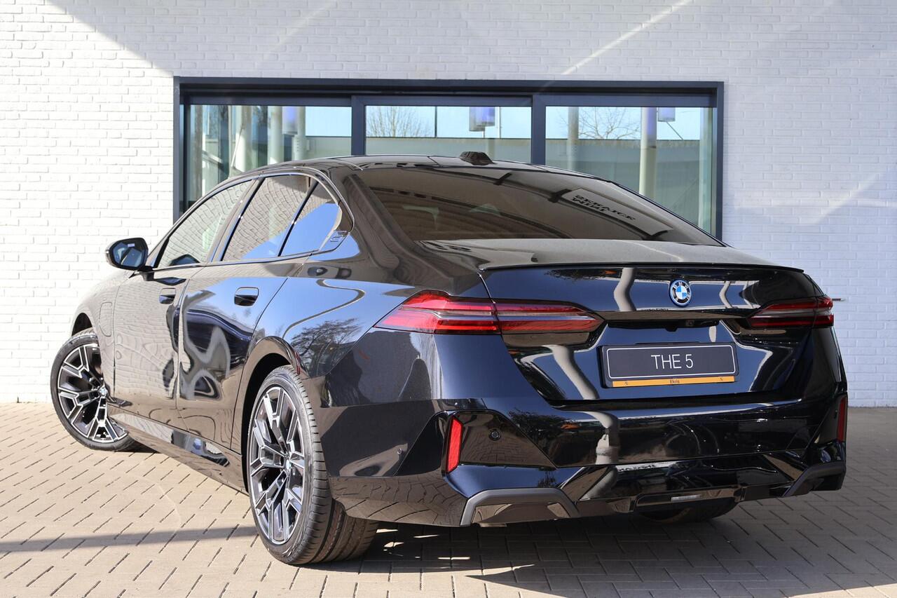 BMW 5-SERIE 530e M Sport Edition | M Sportpakket Pro | Travel Pack | Comfort Pack | Bowers & Wilkins | Innovation Pack | Panoramadak | Trekhaak