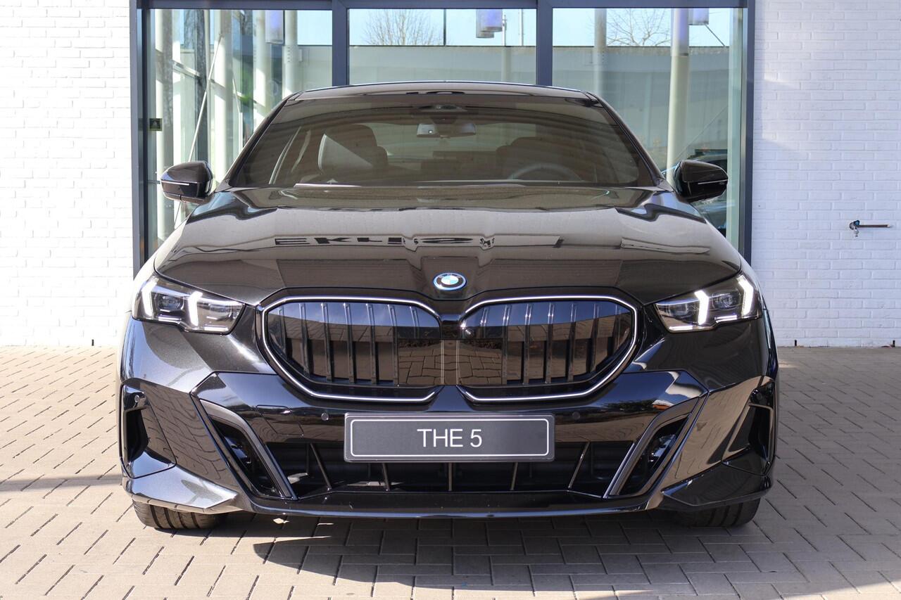 BMW 5-SERIE 530e M Sport Edition | M Sportpakket Pro | Travel Pack | Comfort Pack | Bowers & Wilkins | Innovation Pack | Panoramadak | Trekhaak