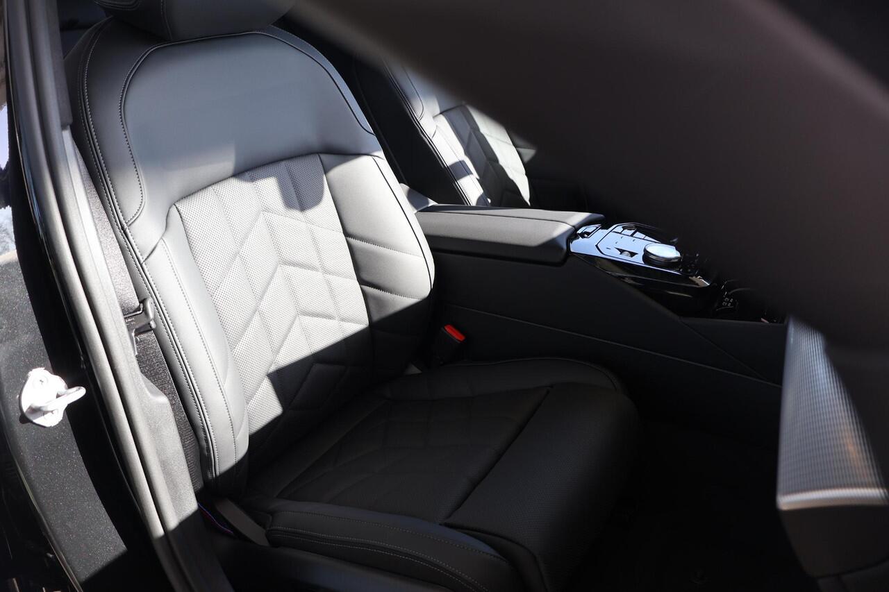 BMW 5-SERIE 530e M Sport Edition | M Sportpakket Pro | Travel Pack | Comfort Pack | Bowers & Wilkins | Innovation Pack | Panoramadak | Trekhaak