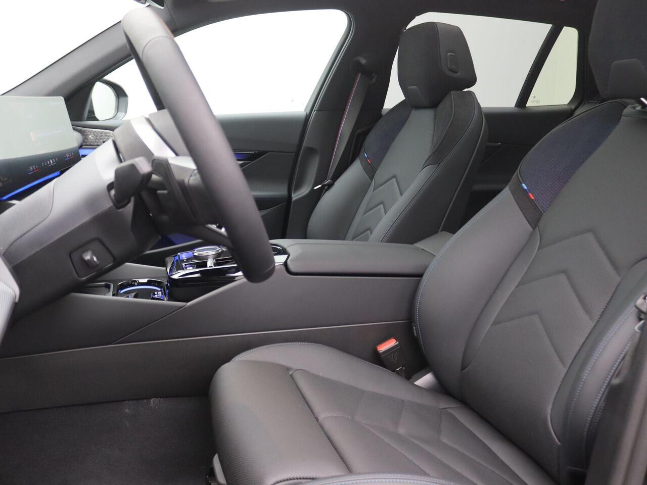 BMW 5-SERIE Touring 530e xDrive 299PK Aut. M-Sport, Panoramadak, Head-Up Display, Stoelverwarming & ventilatie, Bowers & Wilkins Audio, Elektr. Achterklep, Trekhaak, 21" LM Velgen