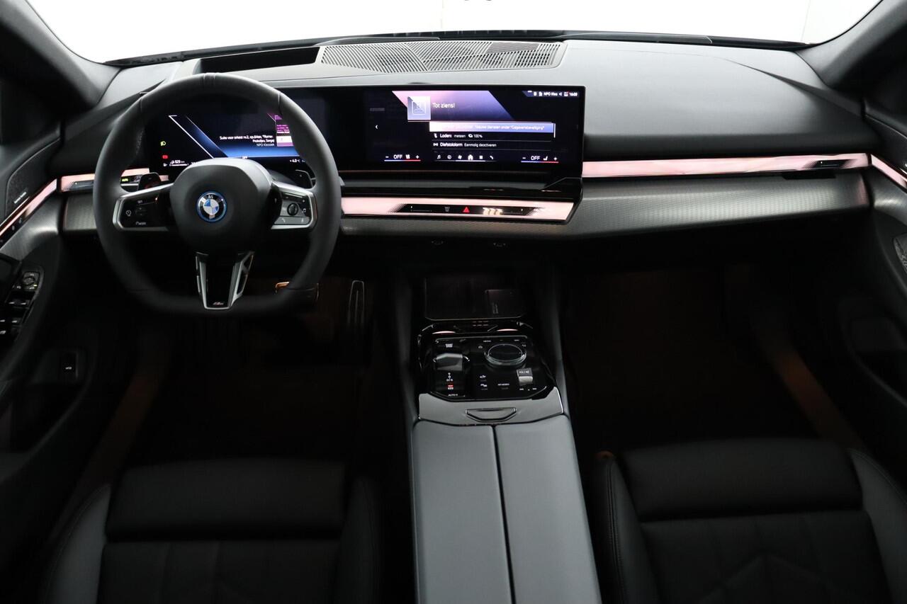 BMW 5-SERIE Touring 530e M Sport Edition | M Sportpakket Pro | Innovation Pack | Trekhaak | Panoramadak | Harman-Kardon | Driving Assistant Plus