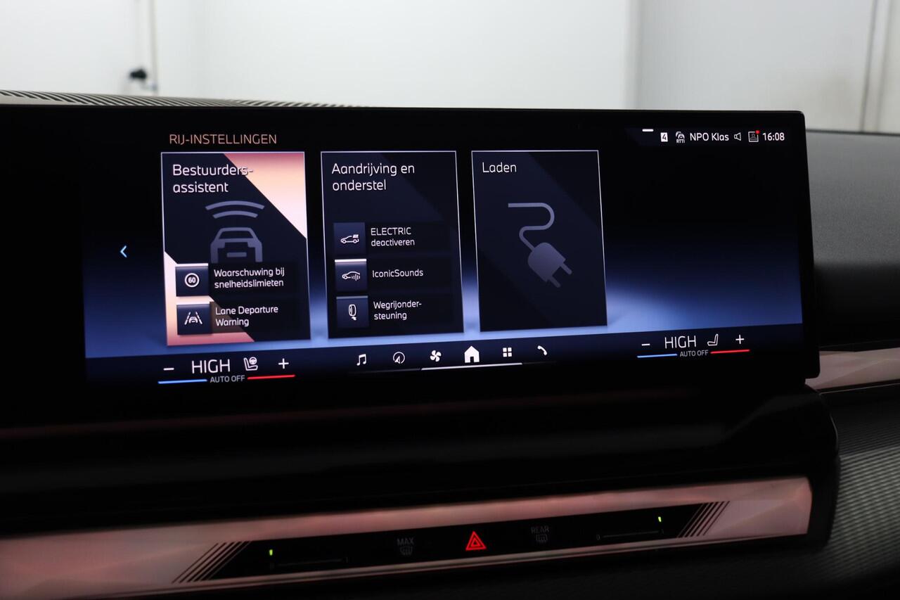 BMW 5-SERIE Touring 530e M Sport Edition | M Sportpakket Pro | Innovation Pack | Trekhaak | Panoramadak | Harman-Kardon | Driving Assistant Plus
