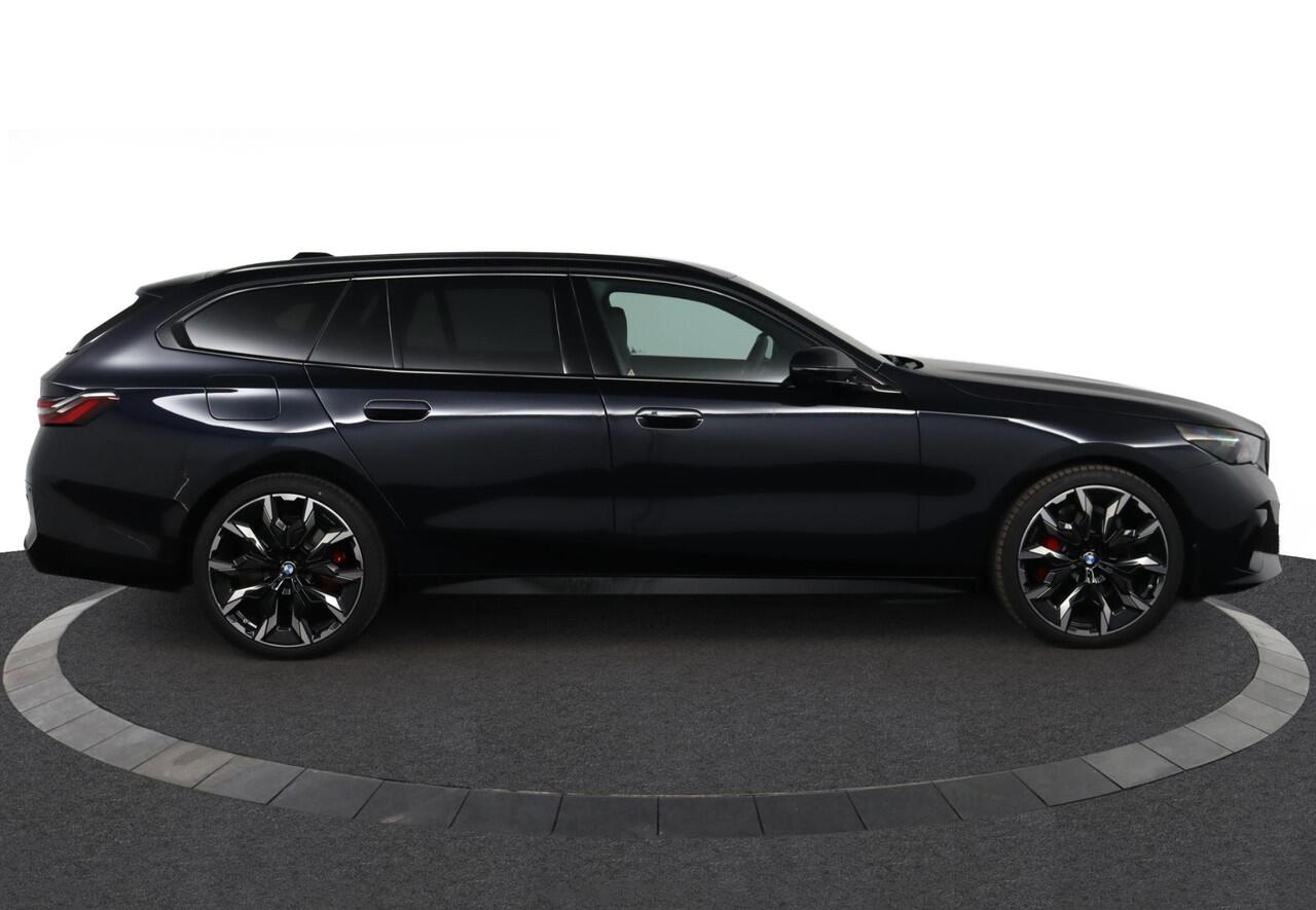BMW 5-SERIE Touring 530e M Sport Edition | M Sportpakket Pro | Innovation Pack | Stoelventilatie | Trekhaak | Harman-Kardon | Driving Assistant Plus