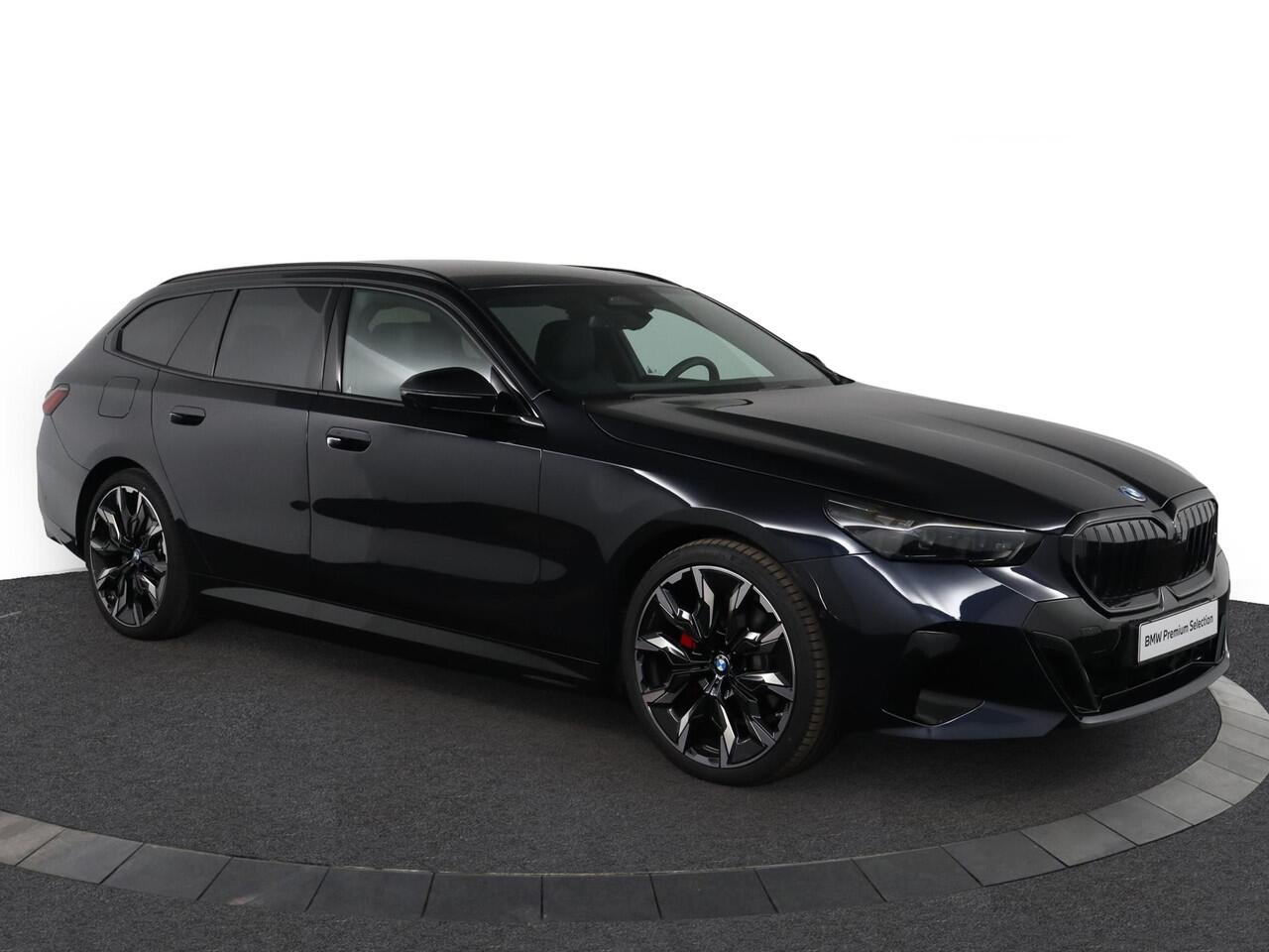 BMW 5-SERIE Touring 530e M Sport Edition | M Sportpakket Pro | Innovation Pack | Stoelventilatie | Trekhaak | Harman-Kardon | Driving Assistant Plus