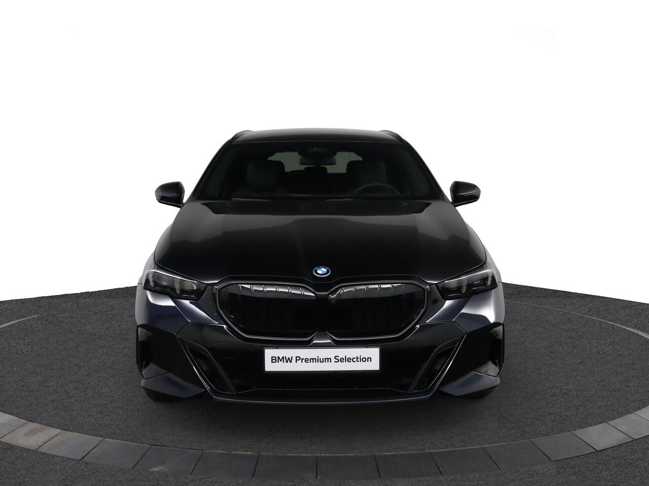 BMW 5-SERIE Touring 530e M Sport Edition | M Sportpakket Pro | Innovation Pack | Stoelventilatie | Trekhaak | Harman-Kardon | Driving Assistant Plus