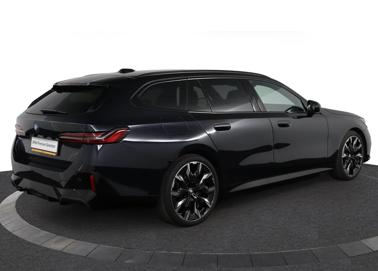 BMW 5-SERIE Touring 530e M Sport Edition | M Sportpakket Pro | Innovation Pack | Stoelventilatie | Trekhaak | Harman-Kardon | Driving Assistant Plus