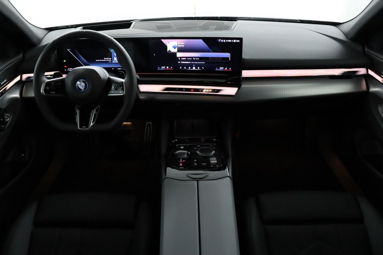 BMW 5-SERIE Touring 530e M Sport Edition | M Sportpakket Pro | Innovation Pack | Stoelventilatie | Trekhaak | Harman-Kardon | Driving Assistant Plus