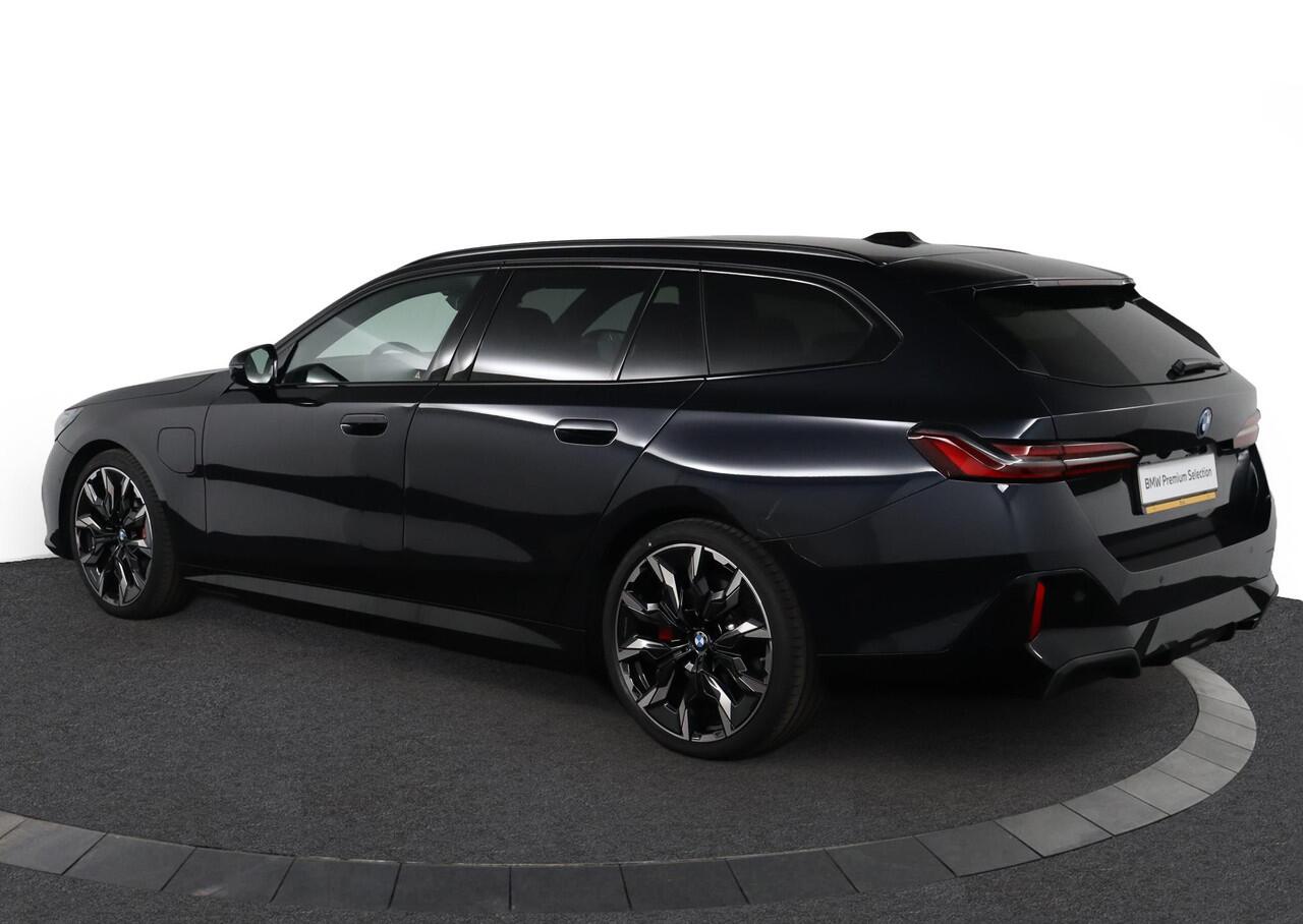 BMW 5-SERIE Touring 530e M Sport Edition | M Sportpakket Pro | Innovation Pack | Stoelventilatie | Trekhaak | Harman-Kardon | Driving Assistant Plus