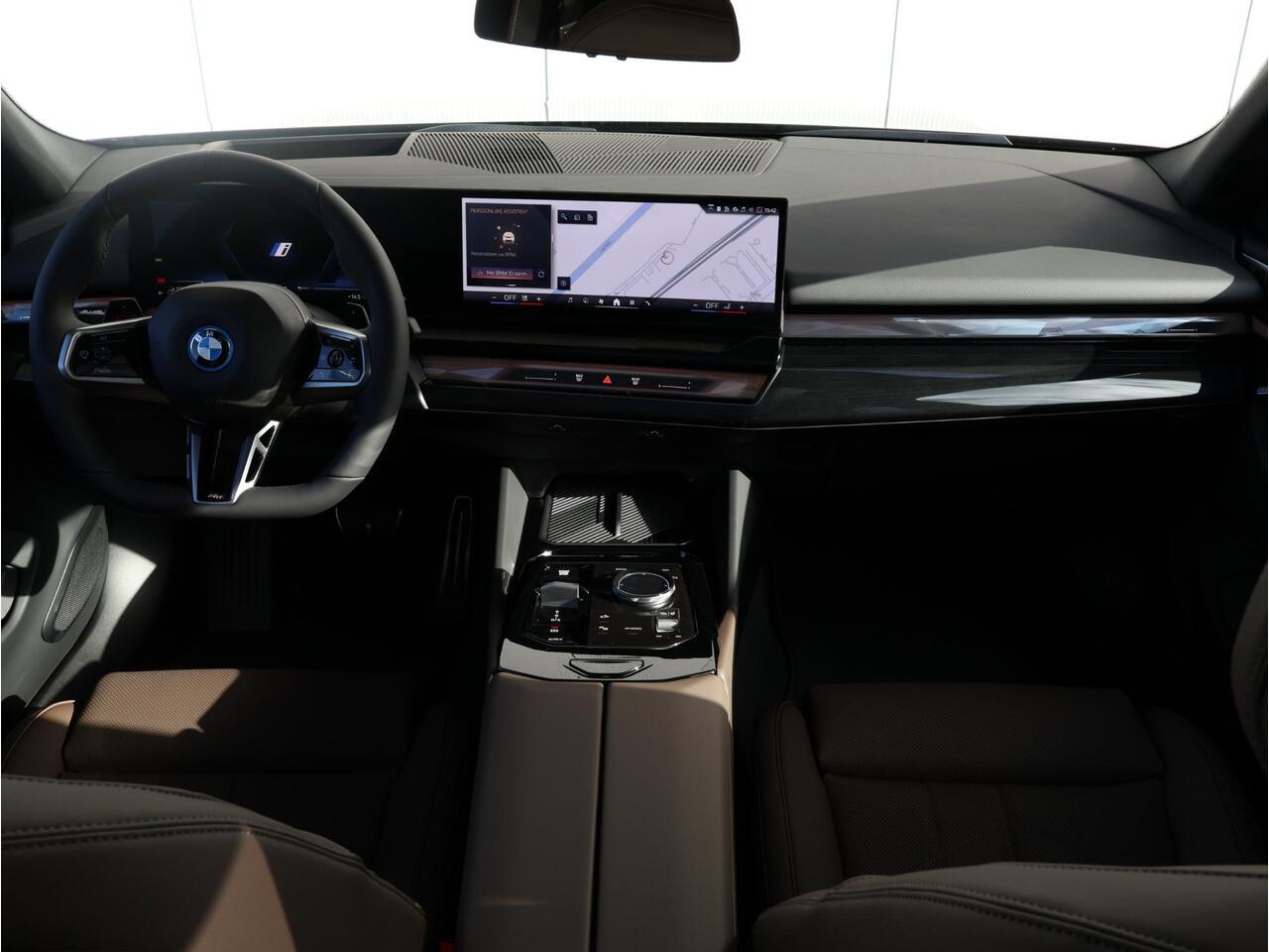 BMW 5-SERIE 530e M Sport Edition | M Sportpakket Pro | Travel Pack | Comfort Pack | Bowers & Wilkins | Innovation Pack | Panoramadak | Trekhaak