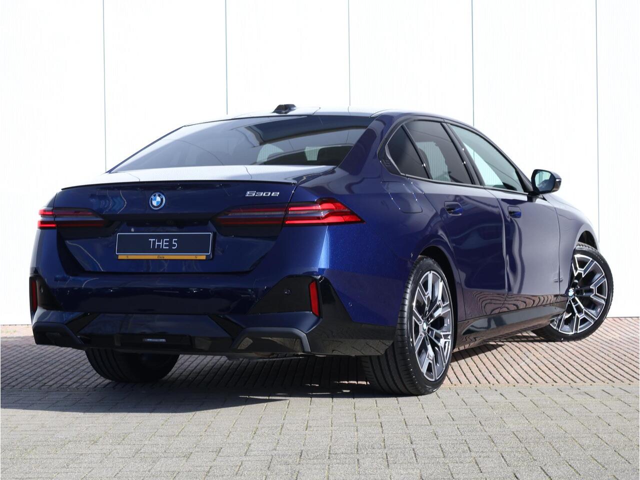 BMW 5-SERIE 530e M Sport Edition | M Sportpakket Pro | Travel Pack | Comfort Pack | Bowers & Wilkins | Innovation Pack | Panoramadak | Trekhaak