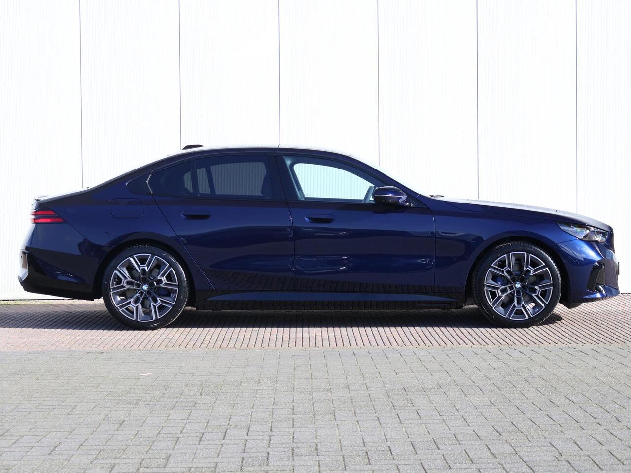 BMW 5-SERIE 530e M Sport Edition | M Sportpakket Pro | Travel Pack | Comfort Pack | Bowers & Wilkins | Innovation Pack | Panoramadak | Trekhaak