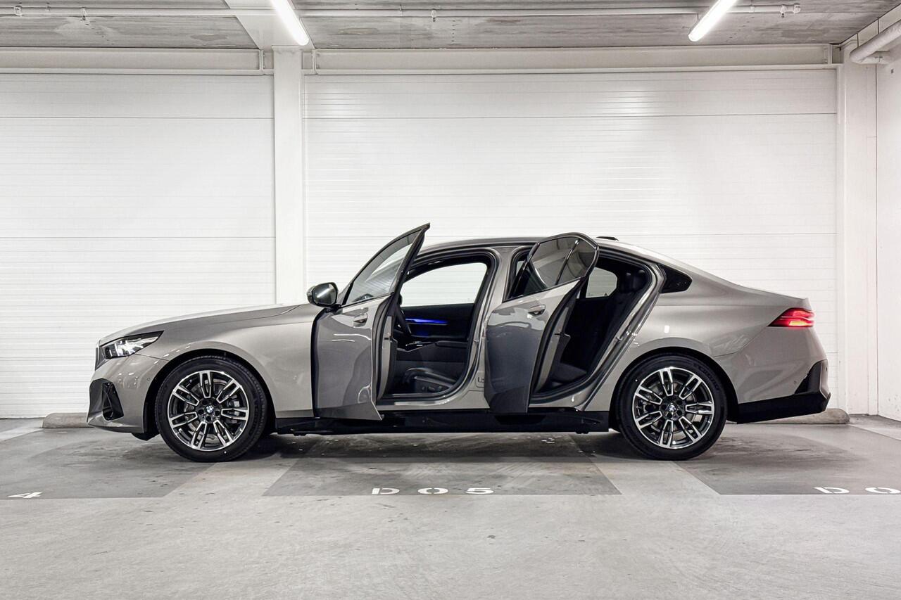 BMW 5-SERIE Sedan 520i | M-Sport | Travel Pack | Comfort Pack | Driving Assistant | Harman/Kardon | Panoramadak | Comfort Access | Huisselectie