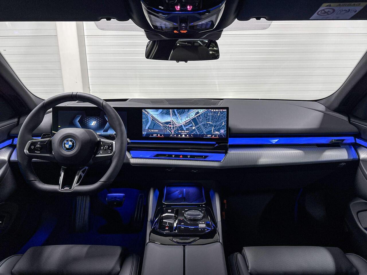 BMW 5-SERIE Sedan 530e | M-Sport Pro | Travel Pack | Innovation Pack | Comfort Pack | Driving Assistant Plus | Harman/Kardon | Panoramadak | Comfort Access |