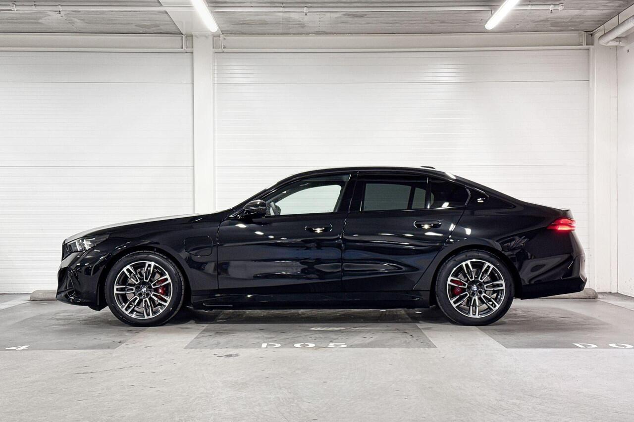 BMW 5-SERIE Sedan 530e | M-Sport Pro | Travel Pack | Innovation Pack | Comfort Pack | Driving Assistant Plus | Harman/Kardon | Panoramadak | Comfort Access |