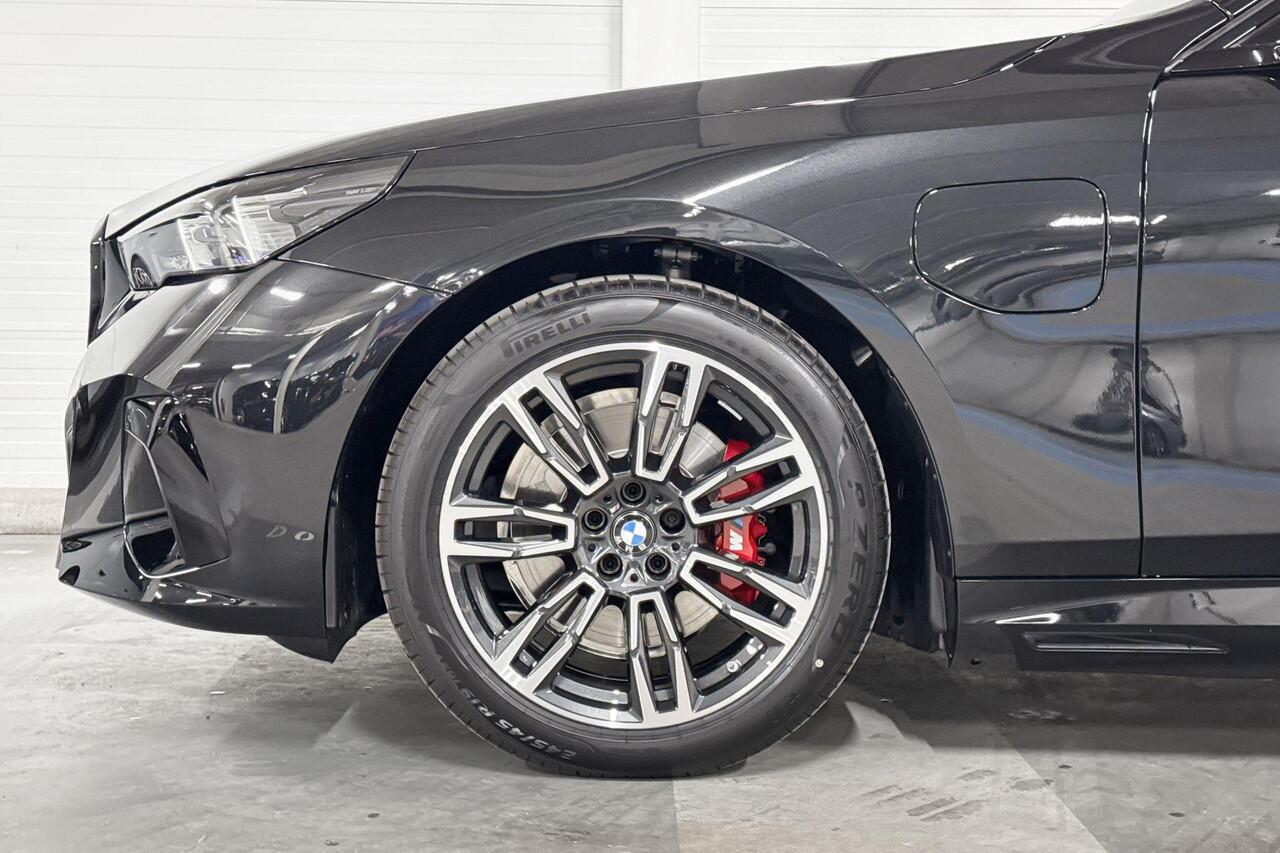 BMW 5-SERIE Sedan 530e | M-Sport Pro | Travel Pack | Innovation Pack | Comfort Pack | Driving Assistant Plus | Harman/Kardon | Panoramadak | Comfort Access |