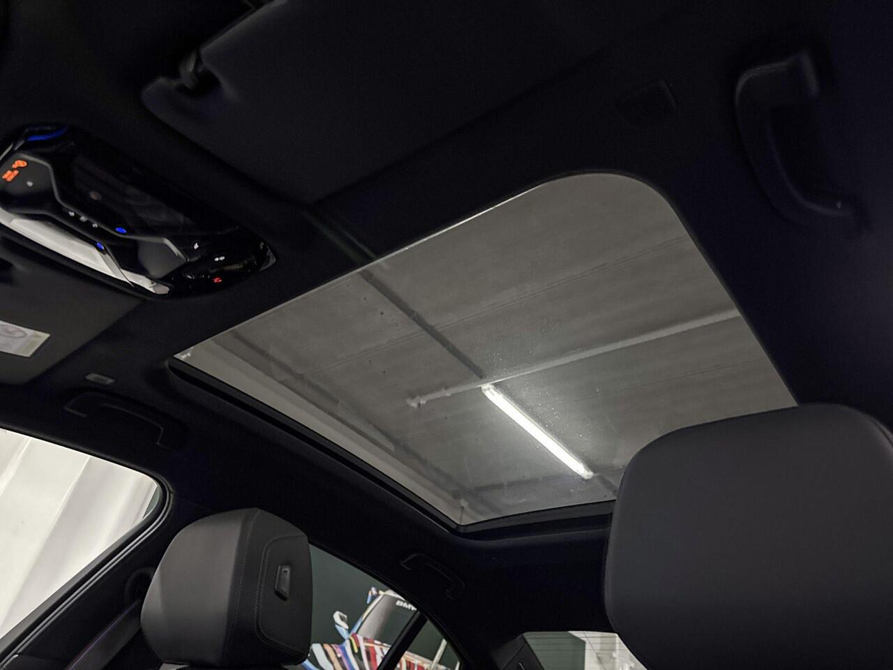 BMW 5-SERIE Sedan 530e | M-Sport Pro | Travel Pack | Innovation Pack | Comfort Pack | Driving Assistant Plus | Harman/Kardon | Panoramadak | Comfort Access |