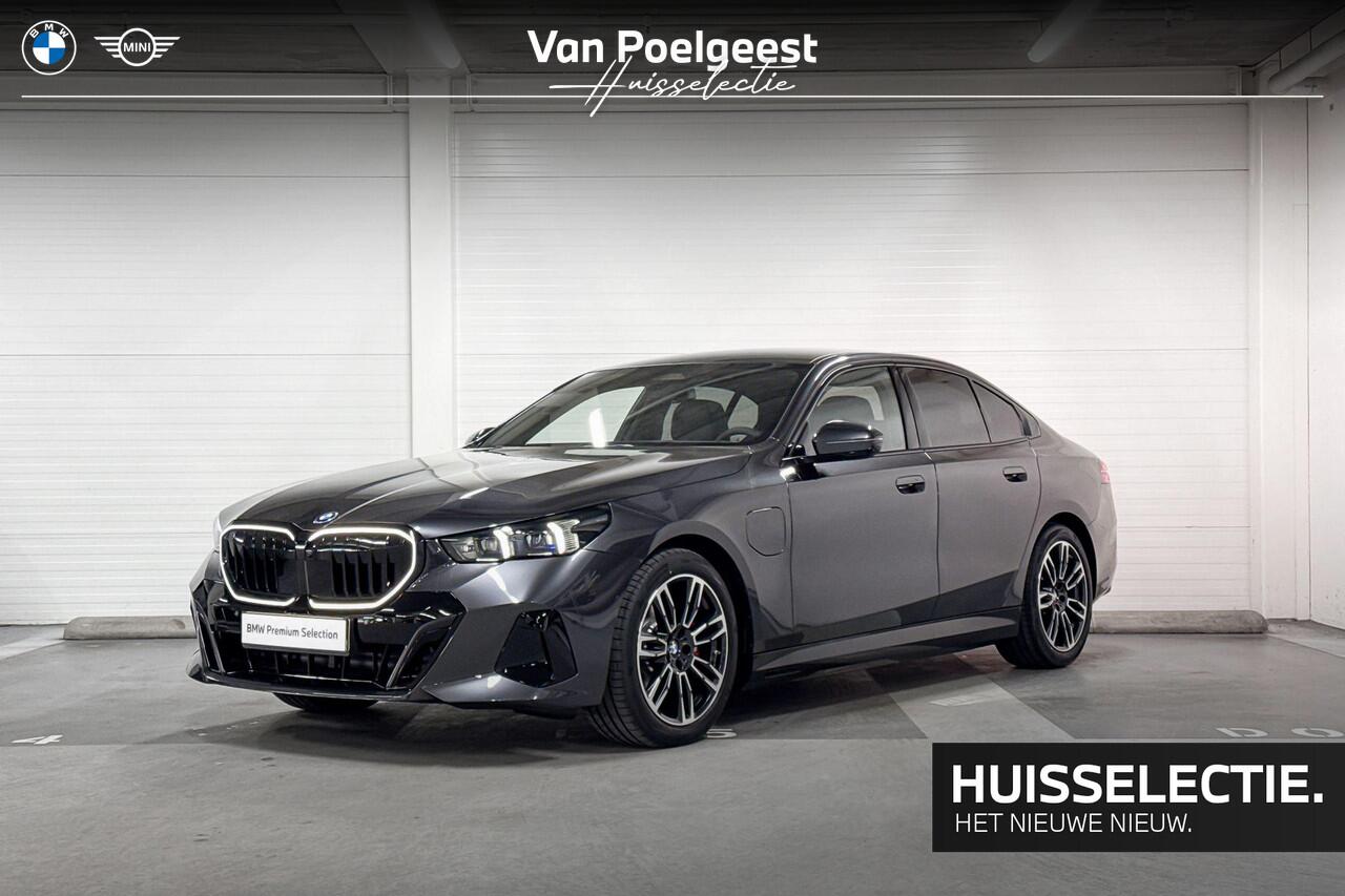 BMW 5-SERIE Sedan 530e | M-Sport Pro | Travel Pack | Innovation Pack | Comfort Pack | Driving Assistant Plus | Harman/Kardon | Panoramadak | Comfort Access | Huisselectie