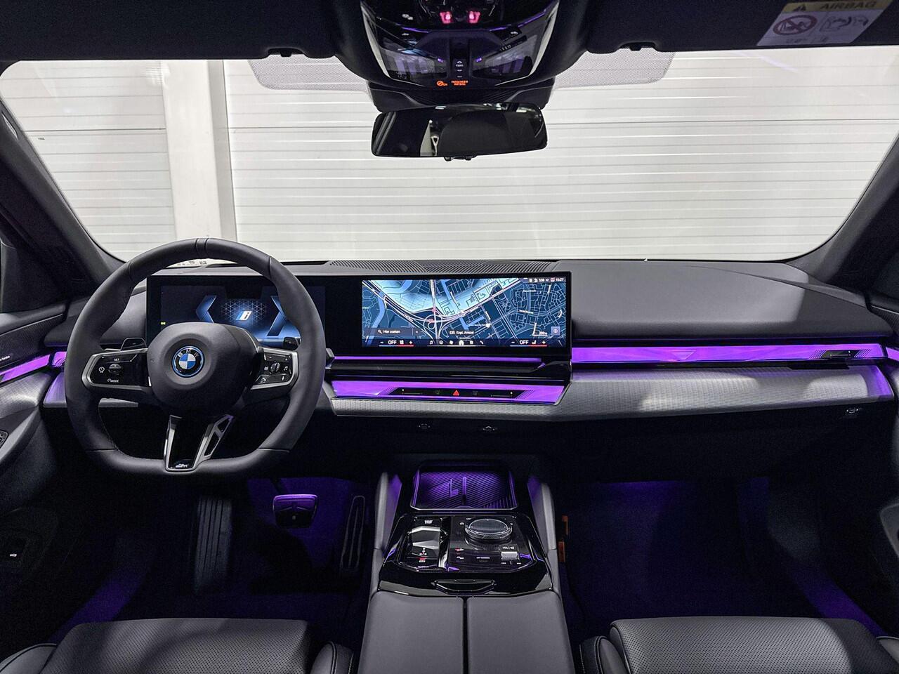 BMW 5-SERIE Sedan 530e | M-Sport Pro | Travel Pack | Innovation Pack | Comfort Pack | Driving Assistant Plus | Harman/Kardon | Panoramadak | Comfort Access | Huisselectie