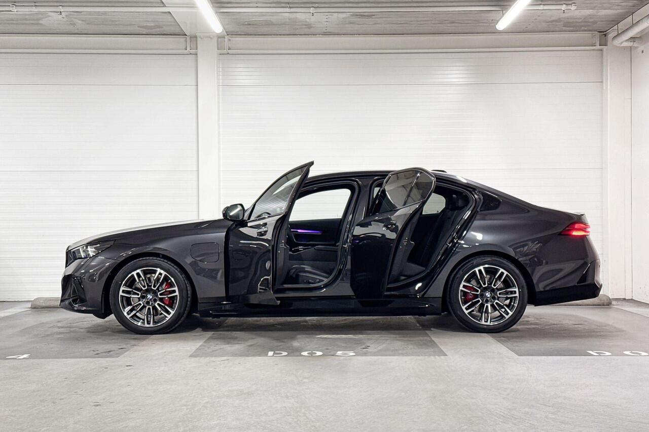BMW 5-SERIE Sedan 530e | M-Sport Pro | Travel Pack | Innovation Pack | Comfort Pack | Driving Assistant Plus | Harman/Kardon | Panoramadak | Comfort Access | Huisselectie