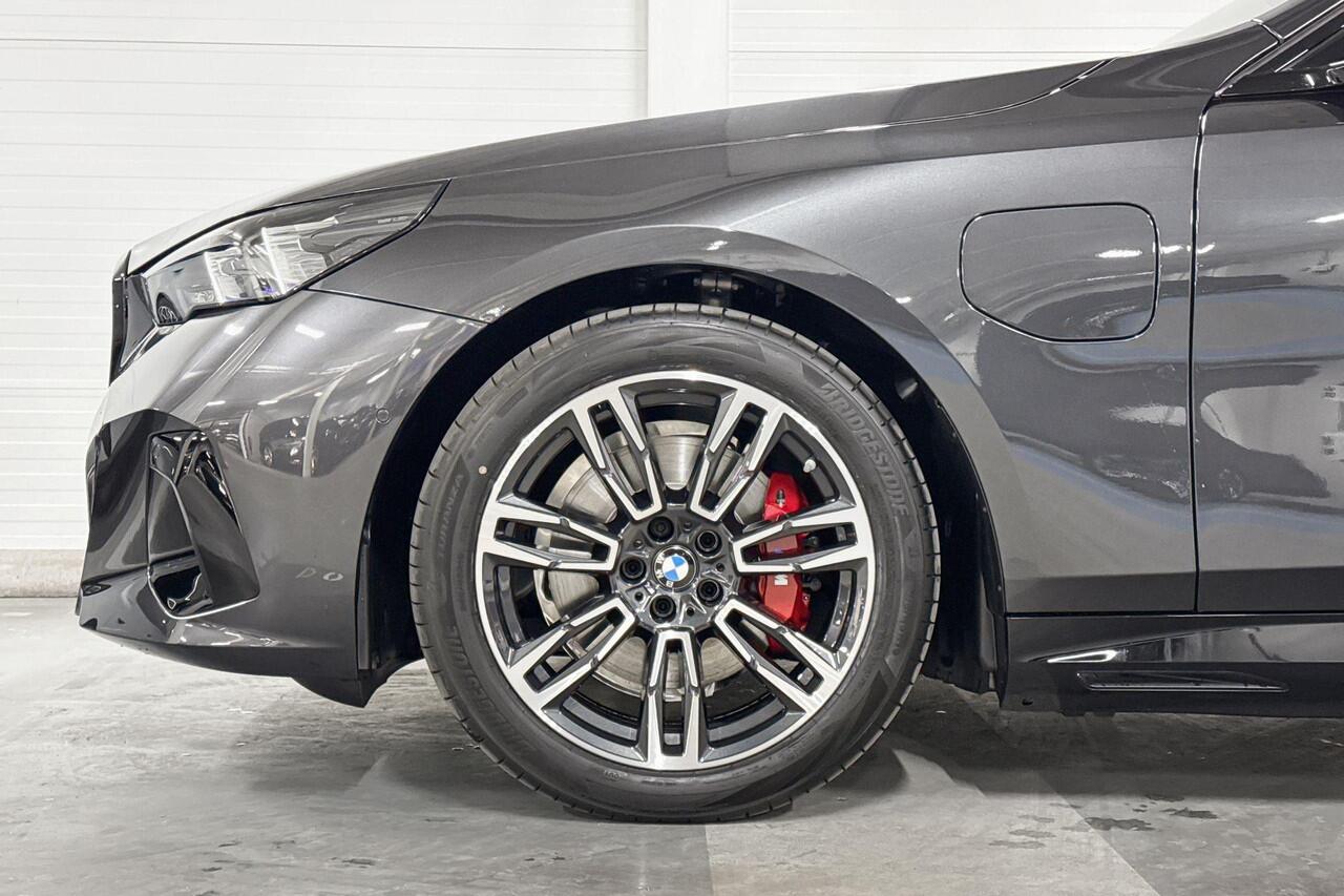 BMW 5-SERIE Sedan 530e | M-Sport Pro | Travel Pack | Innovation Pack | Comfort Pack | Driving Assistant Plus | Harman/Kardon | Panoramadak | Comfort Access | Huisselectie