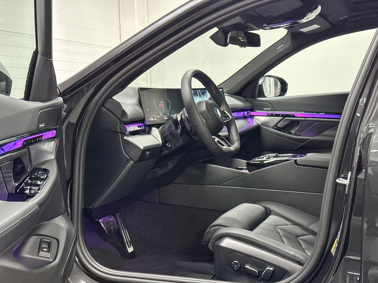 BMW 5-SERIE Sedan 530e | M-Sport Pro | Travel Pack | Innovation Pack | Comfort Pack | Driving Assistant Plus | Harman/Kardon | Panoramadak | Comfort Access | Huisselectie