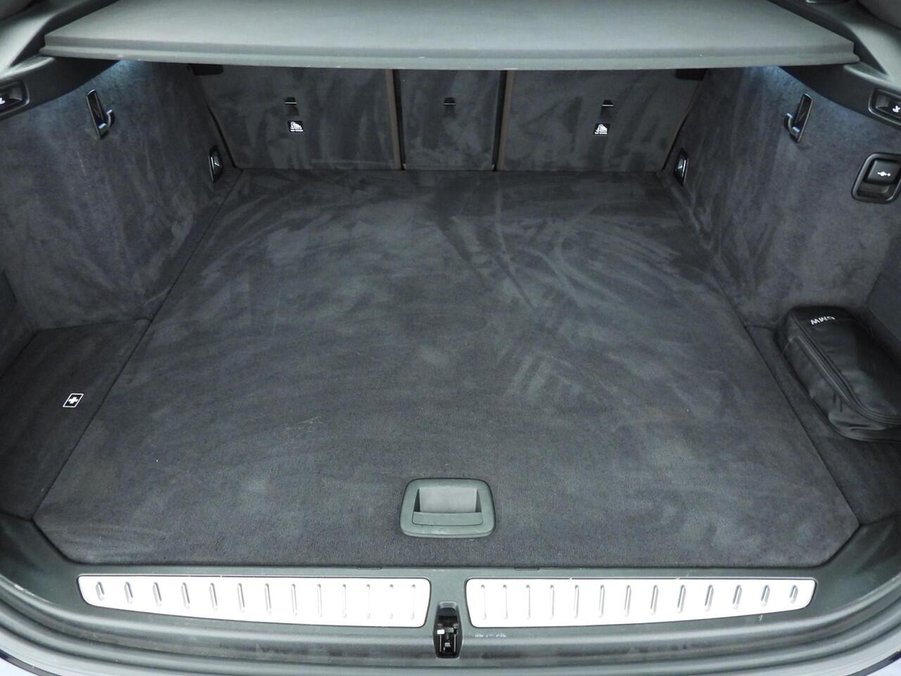 BMW 6-SERIE Gran Turismo 630i | M-Sportpakket | Laserlicht | Leder | Navigatie | Schuifdak | Active cruise | DAB | Harman-kardon sound | Alu 20 inch