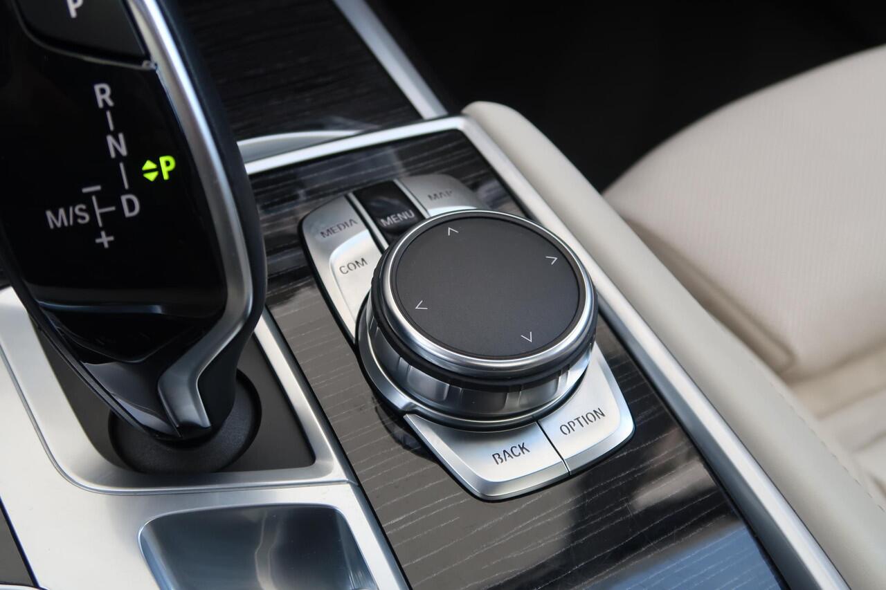 BMW 7-SERIE 740Ld xDrive High Executive M-PAKKET/ MASSAGE/ PANO/ DEALER OND/ VOL!