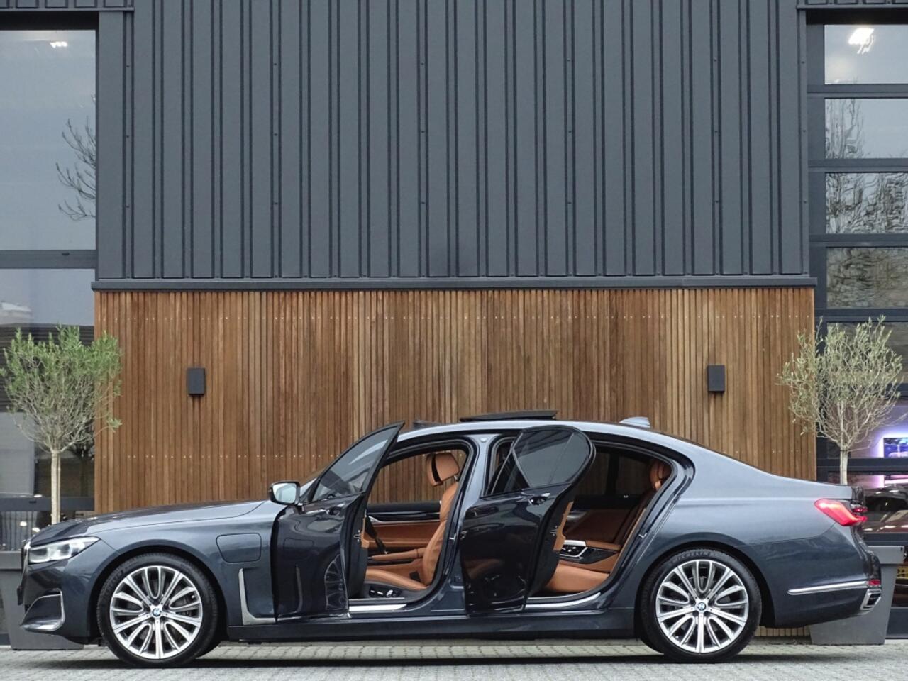 BMW 7-SERIE 745Le 394PK / Skylounge / B&W / Laser / M- Individual / 360°