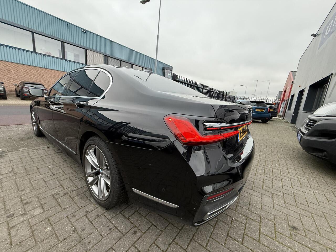 BMW 7-SERIE 745e Massage, Laser-light, 4x ventilatie seat, schuifdak, M-sport, Winterset, Display-key, Zwart leer