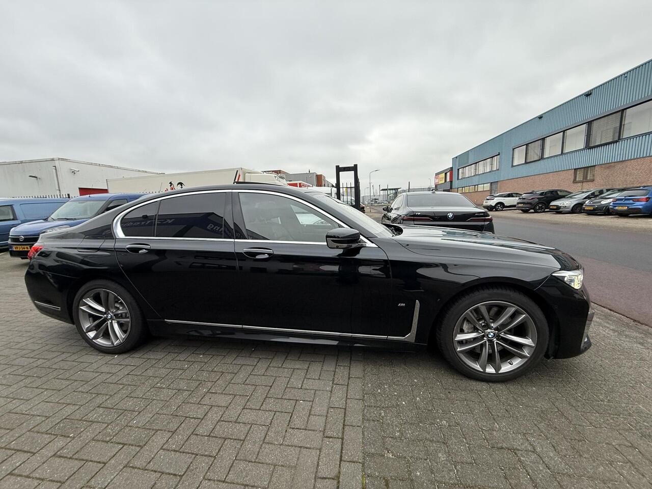BMW 7-SERIE 745e Massage, Laser-light, 4x ventilatie seat, schuifdak, M-sport, Winterset, Display-key, Zwart leer