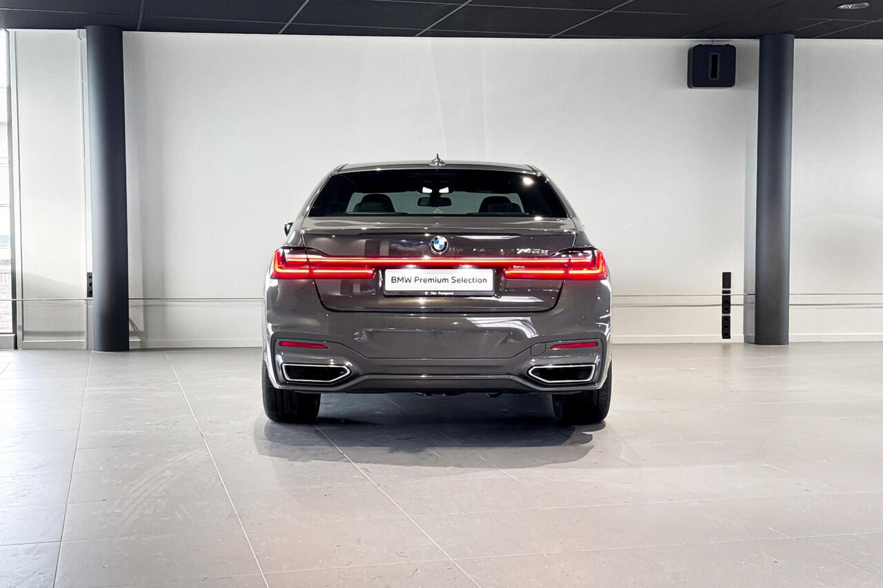 BMW 7-SERIE 745e High Executive | M Sport | Glazen Schuif-/kanteldak | Head-up Display | Stoelventilatie |