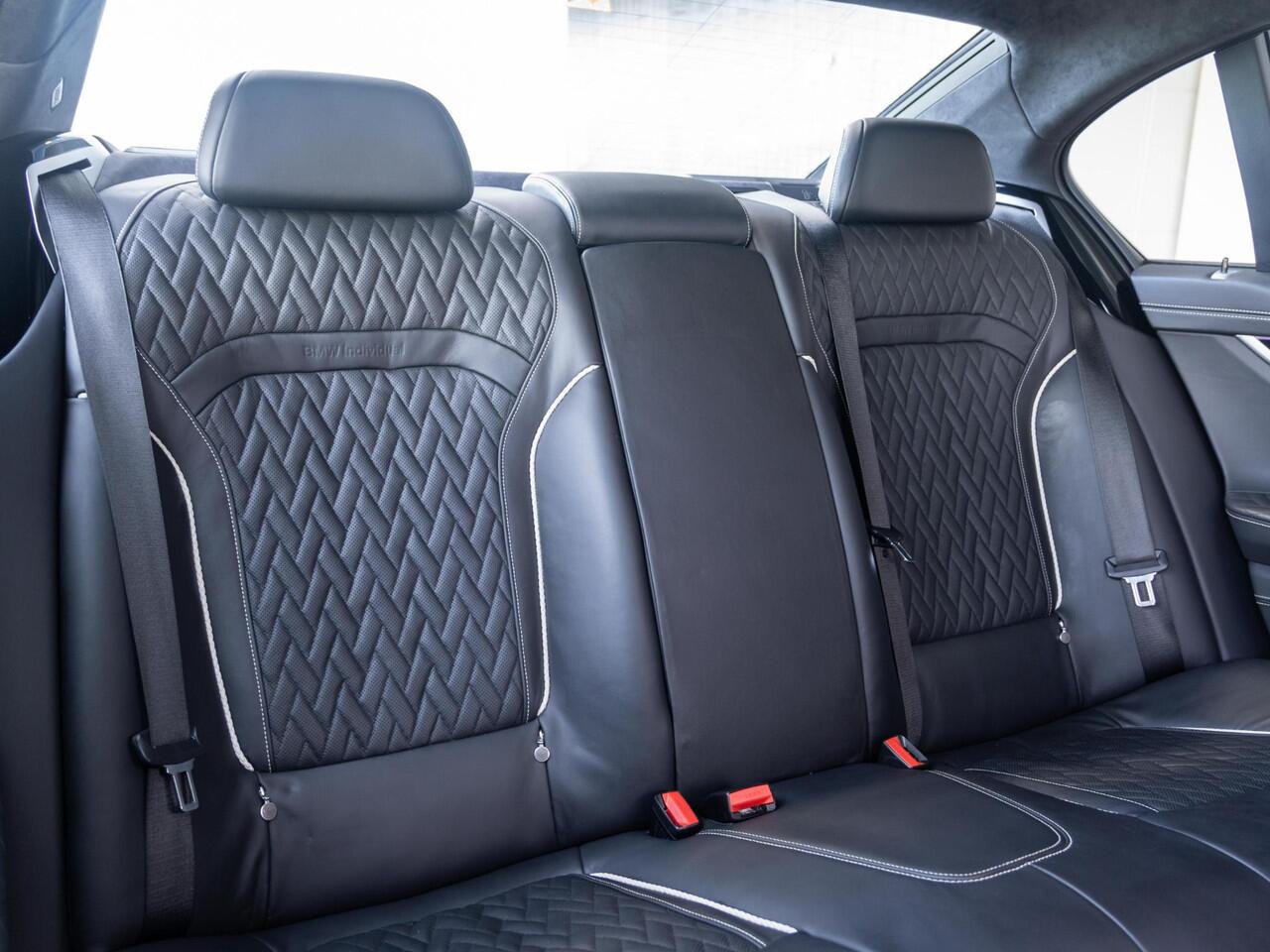 BMW 7-SERIE Sedan 745e | High Executive | Comfort Access | Soft Close | Schuif-/kanteldak | Stoelventilatie | Stoelverwarming | Head-Up Display | Harman Kardon | 20''