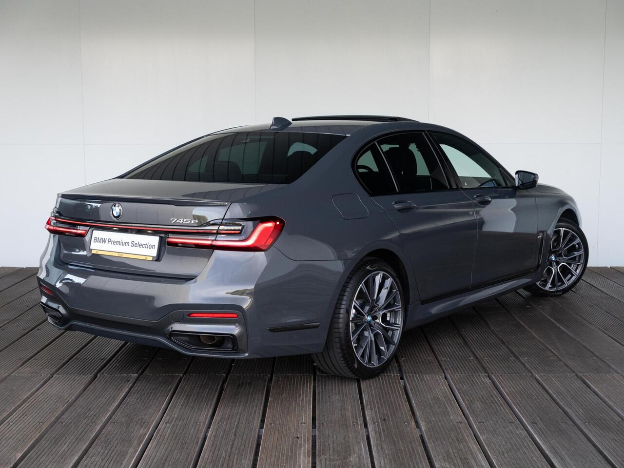 BMW 7-SERIE Sedan 745e | High Executive | Comfort Access | Soft Close | Schuif-/kanteldak | Stoelventilatie | Stoelverwarming | Head-Up Display | Harman Kardon | 20''