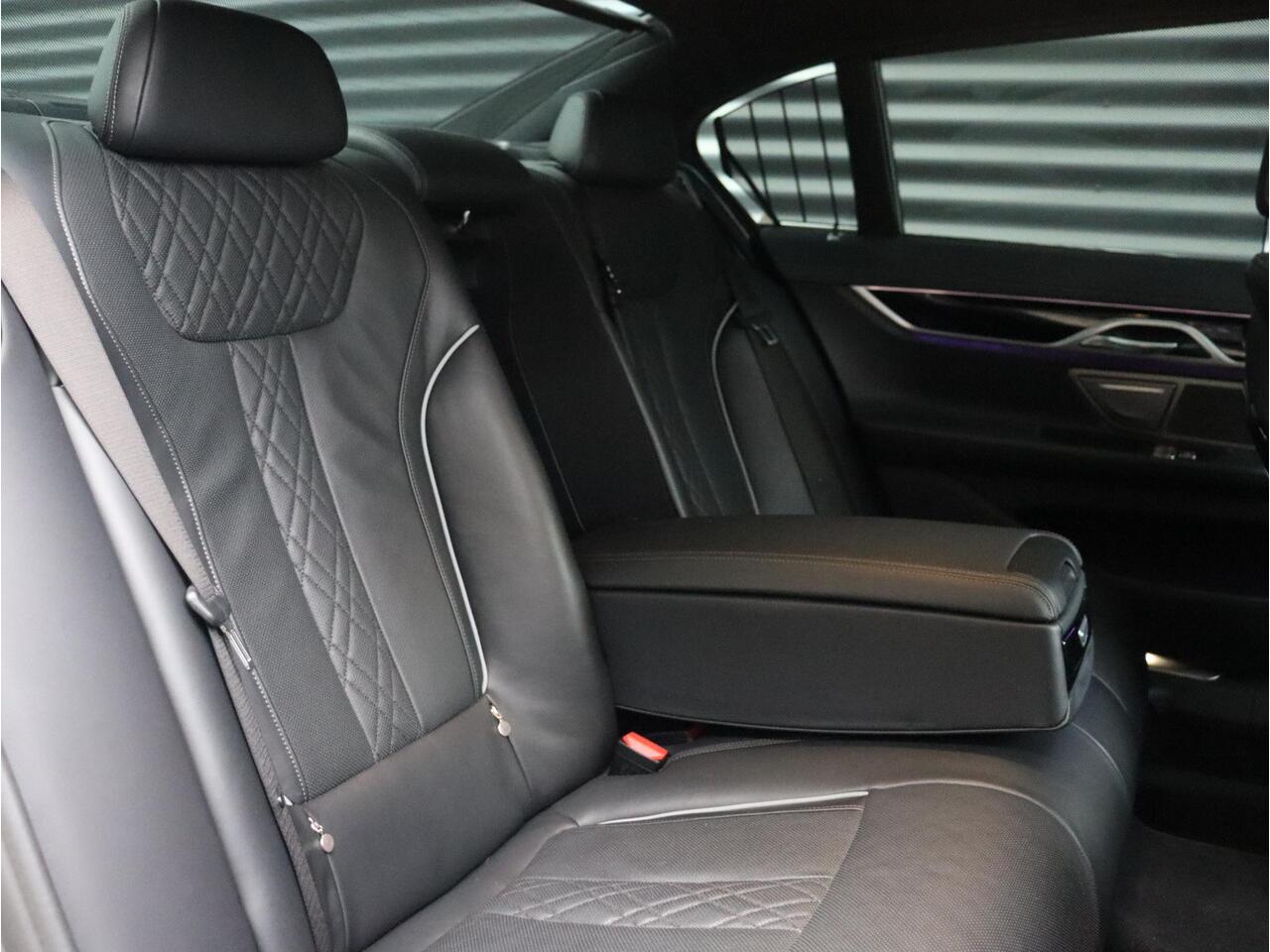 BMW 7-SERIE 745e | High Executive | M Sportpakket | Panodak | Driving Assistant Prof. | Harman Kardon | Soft Close | Stoelventilatie | Massage | 20'' LMV