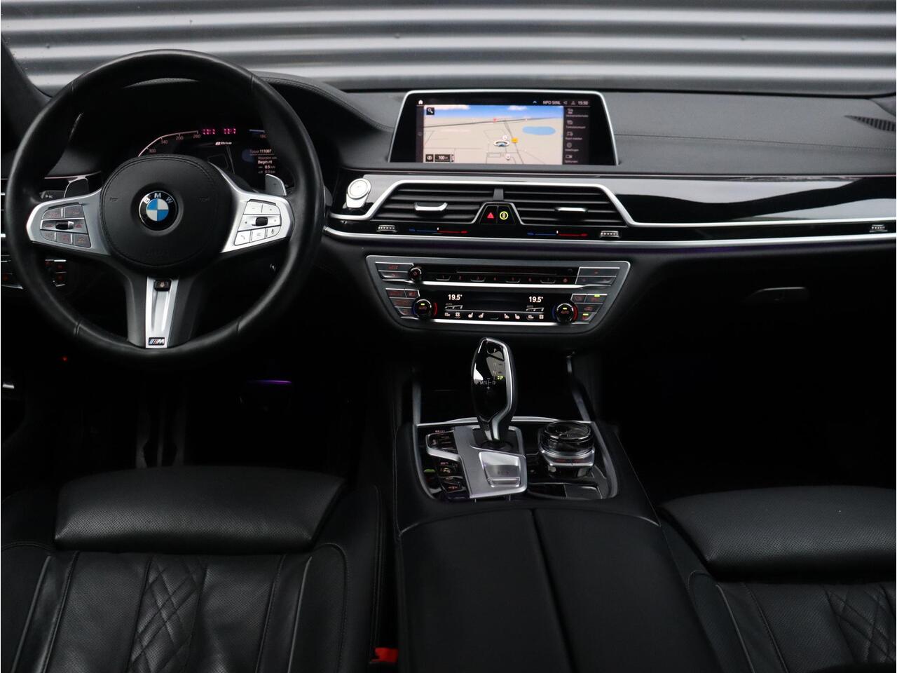 BMW 7-SERIE 745e | High Executive | M Sportpakket | Panodak | Driving Assistant Prof. | Harman Kardon | Soft Close | Stoelventilatie | Massage | 20'' LMV