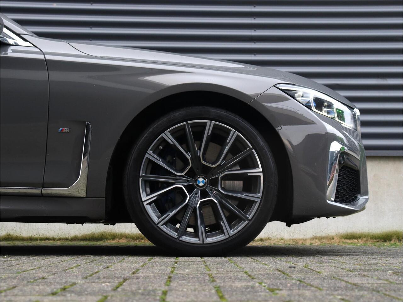 BMW 7-SERIE 745e | High Executive | M Sportpakket | Panodak | Driving Assistant Prof. | Harman Kardon | Soft Close | Stoelventilatie | Massage | 20'' LMV