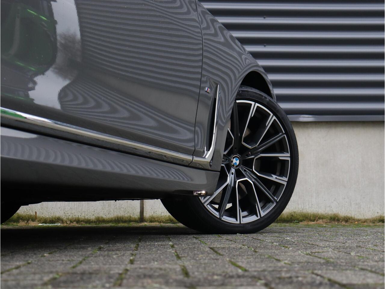 BMW 7-SERIE 745e | High Executive | M Sportpakket | Panodak | Driving Assistant Prof. | Harman Kardon | Soft Close | Stoelventilatie | Massage | 20'' LMV