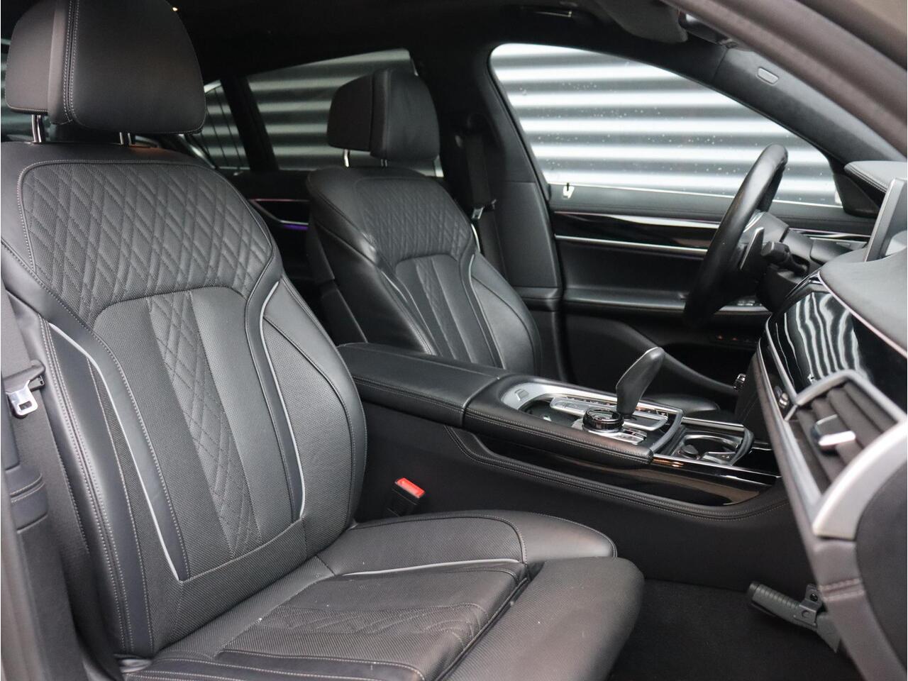 BMW 7-SERIE 745e | High Executive | M Sportpakket | Panodak | Driving Assistant Prof. | Harman Kardon | Soft Close | Stoelventilatie | Massage | 20'' LMV