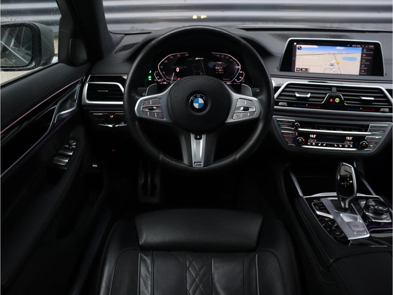 BMW 7-SERIE 745e | High Executive | M Sportpakket | Panodak | Driving Assistant Prof. | Harman Kardon | Soft Close | Stoelventilatie | Massage | 20'' LMV
