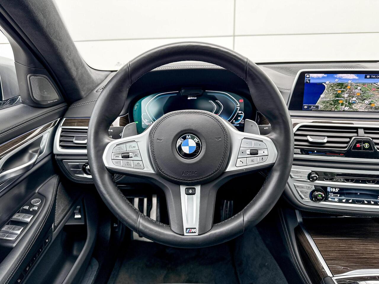 BMW 7-SERIE 745e High Executive | M Sport | Glazen Panoramadak | Stoelventilatie | Harman Kardon