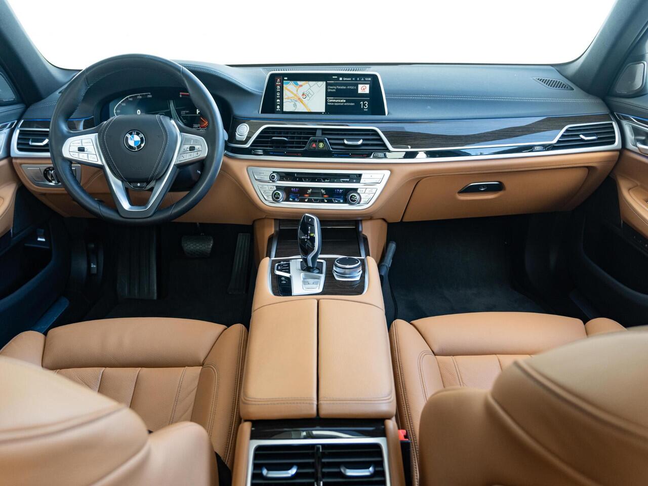 BMW 7-SERIE Limousine 740Ld xDrive | High Executive | Comfort Access | Harman Kardon | Panoramadak | Soft Close | Head-Up Display | 19''