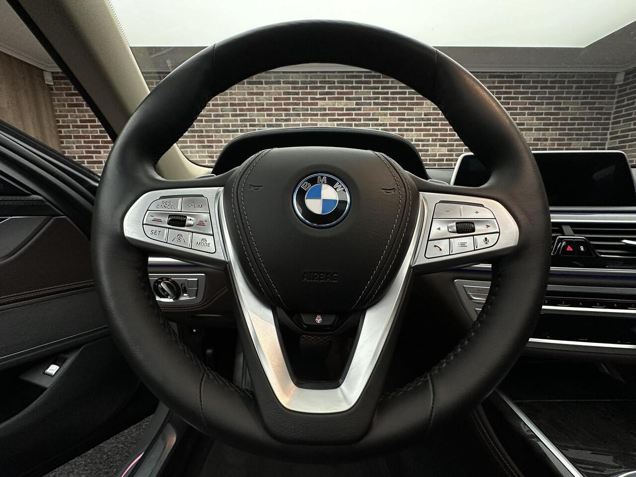 BMW 7-SERIE 745Le xDrive High Executive chauffeur pakket Lounge Panorama Dealer Garantie Massage